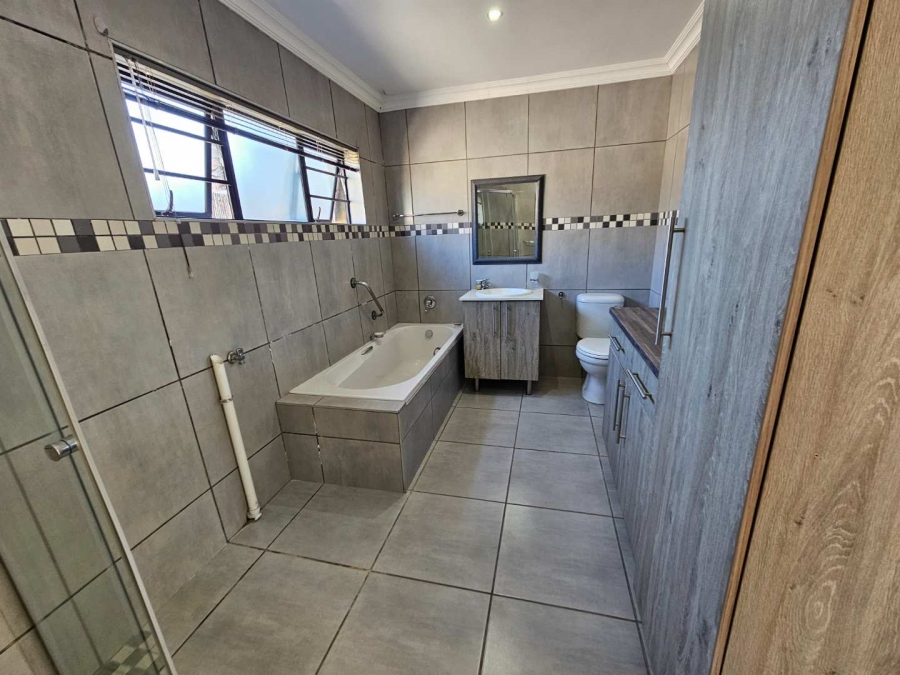 4 Bedroom Property for Sale in Greenshields Park Eastern Cape